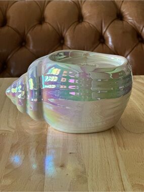 BATH & BODY WORKS · Iridescent Ceramic Seashell Candle Holder - Pearl White